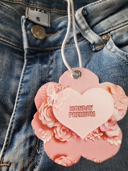 Jeansy MONDAY Premium dziury ,cyrkonie
