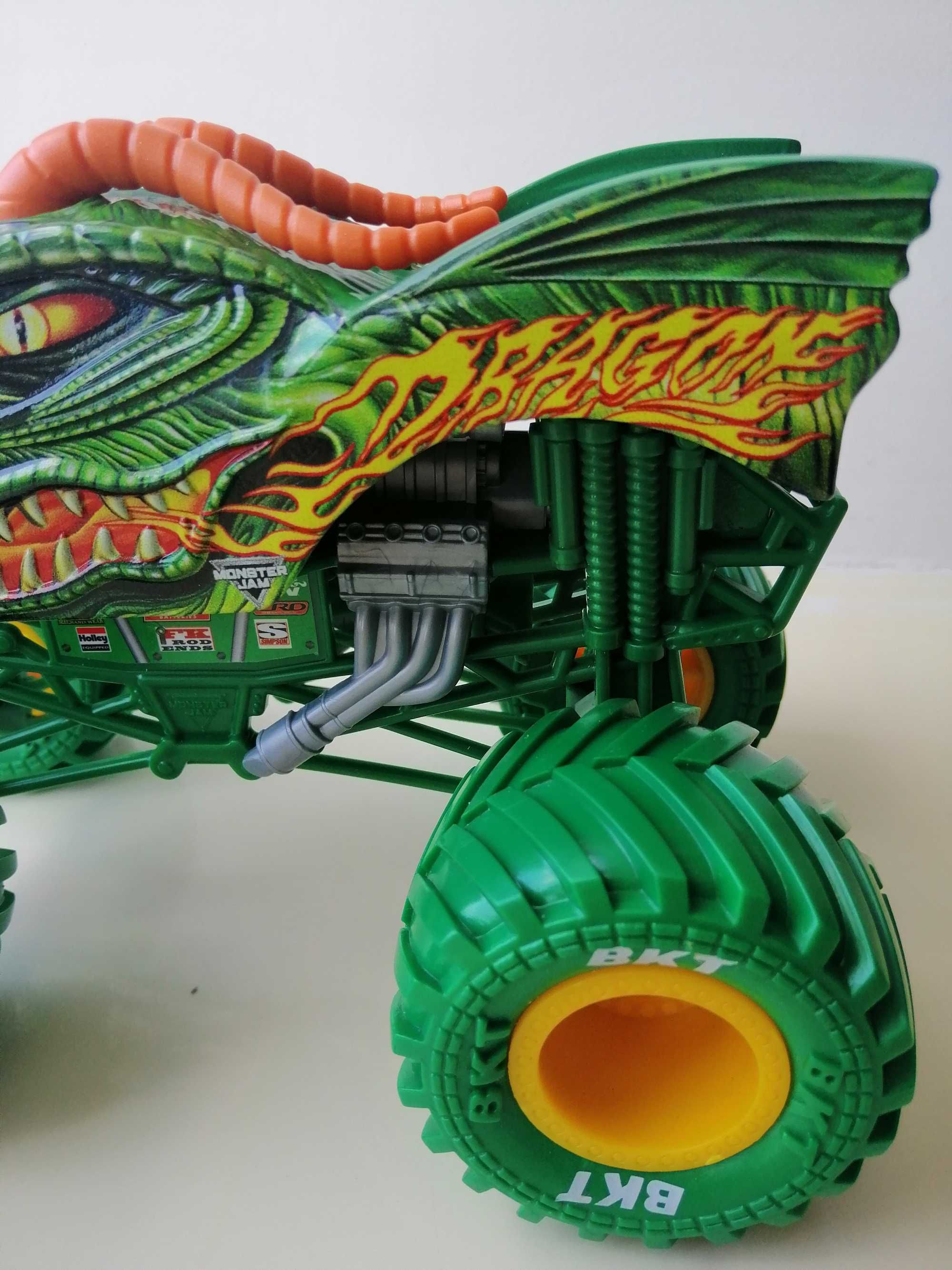 Monster Jam Dragon 1:24 Hot Wheels велика машинка