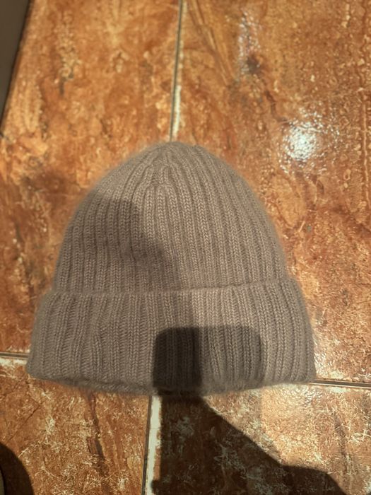 Ангорові шапки колір пудра та сірий ,стан ідеальний