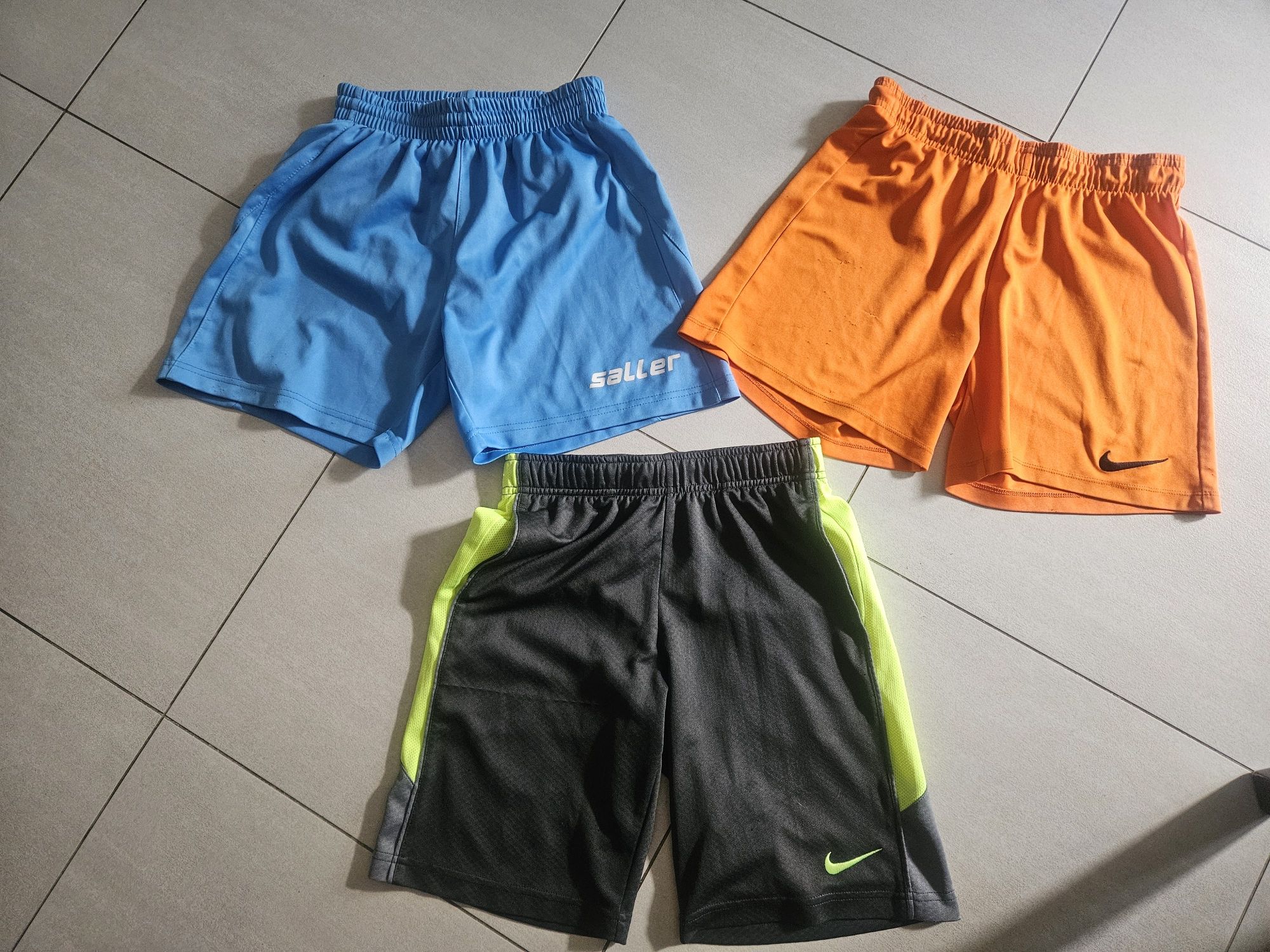 Spodenki Nike i Saller 137/147 trzy pary