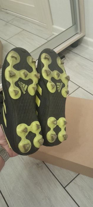 Футбольні дитячі бутси адідас