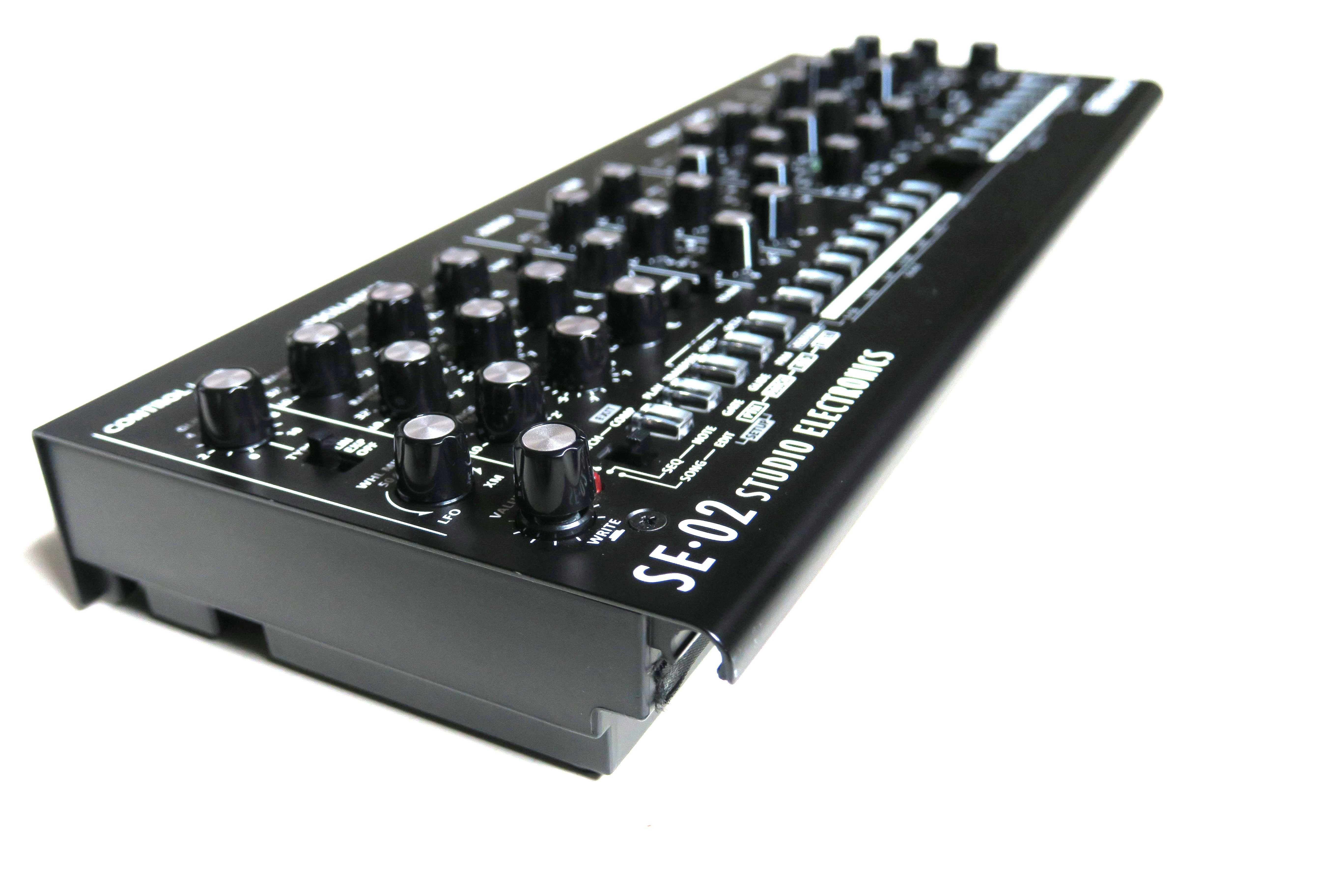 Roland Boutique SE-02 syntezator analogowy 3-oscylatory stan jak nowy