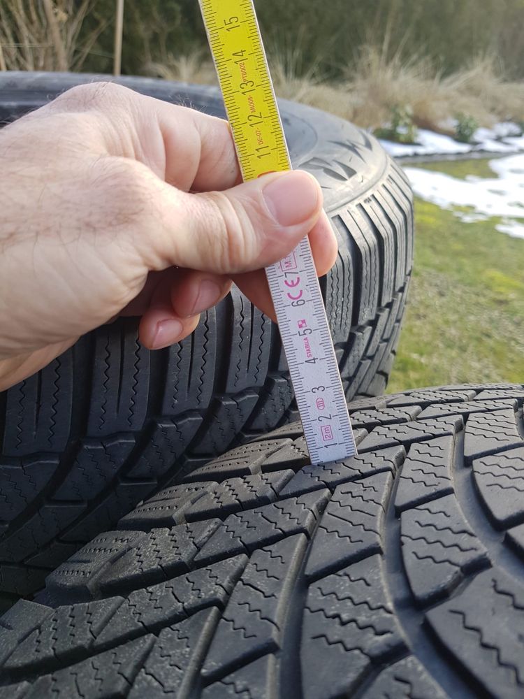 Sprzedam komplet opon zimowych BRIDGESTONE 235/60/R17