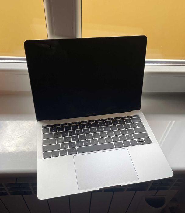 MacBook Pro / 13,3 cala / 2017 / srebrny / A1708