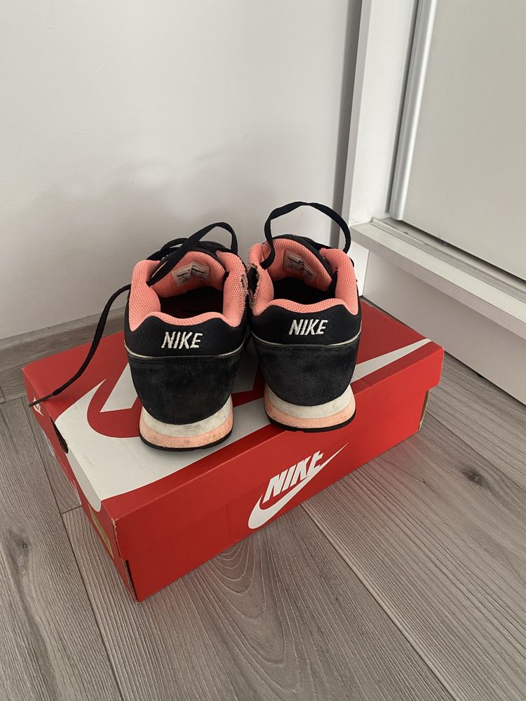 Buty Nike MD Runner 2 42 Unisex
