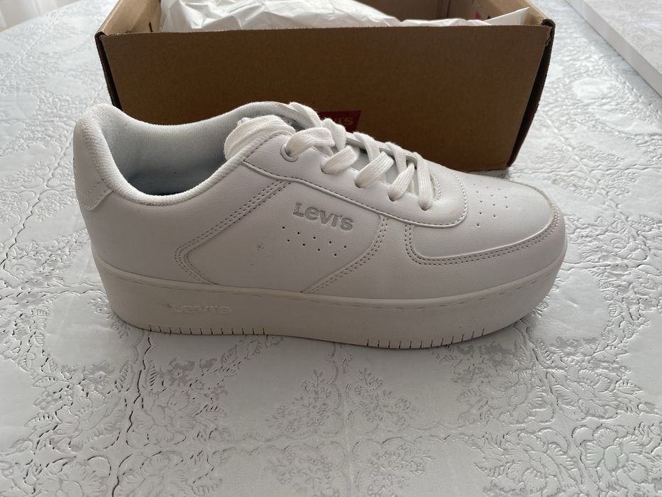 Взуття, кросівки, LEVI’S 39 розмір