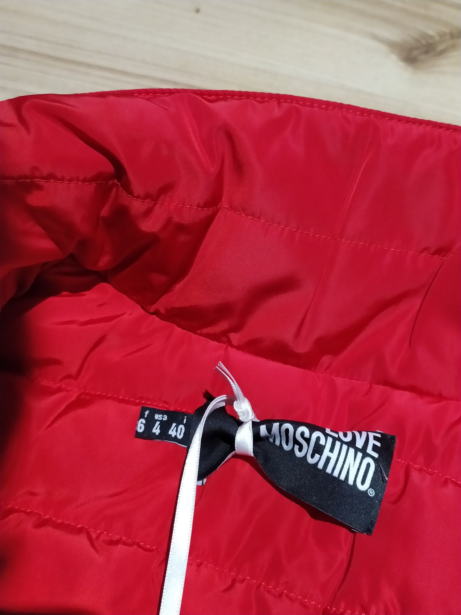 Nowy Czerwony Damski Płaszcz Trencz Love Moschino