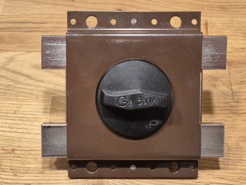 Zamek Gerda Tytan ZX brązowy