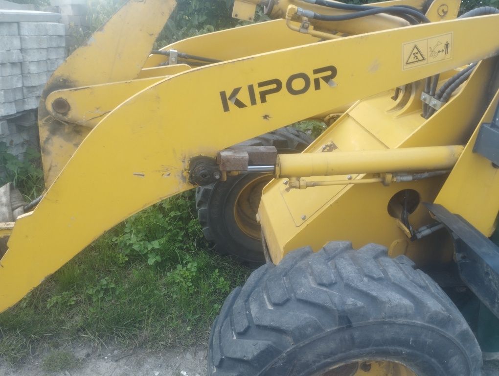 Ładowarka kipor uszkodzona