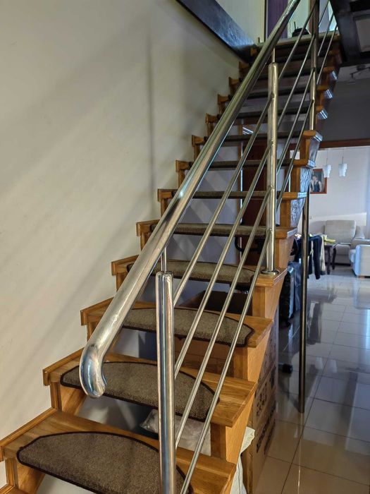 Sprzedam schody dębowe ażurowe z balustradą