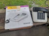 trzy telefony stacjonarne
