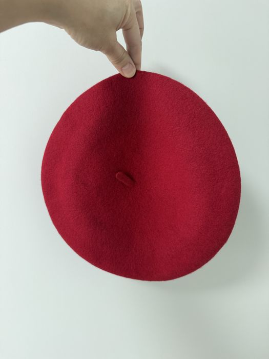 Червоний берет з Парижу