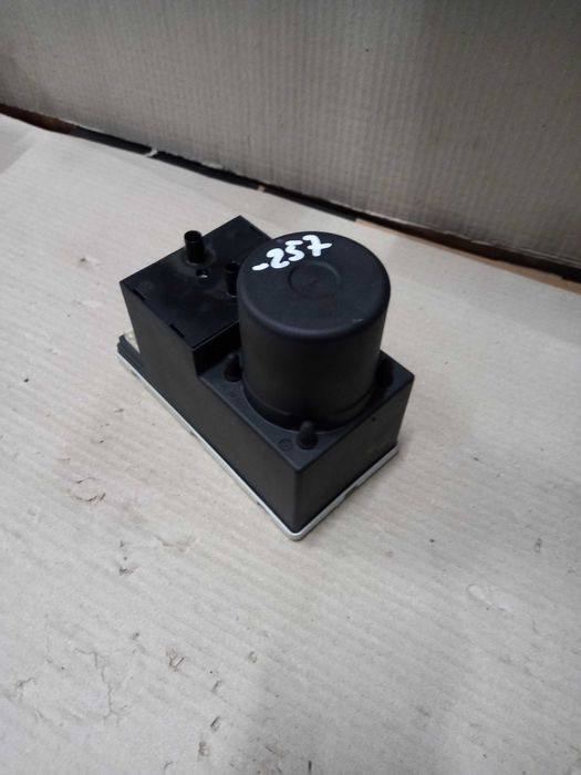 Pompka centralnego zamka Audi A3 A4 A8 -257