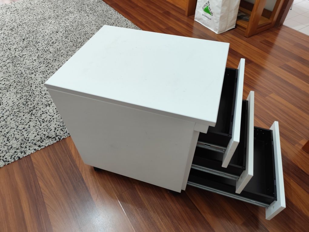 Mesa de cabeceira