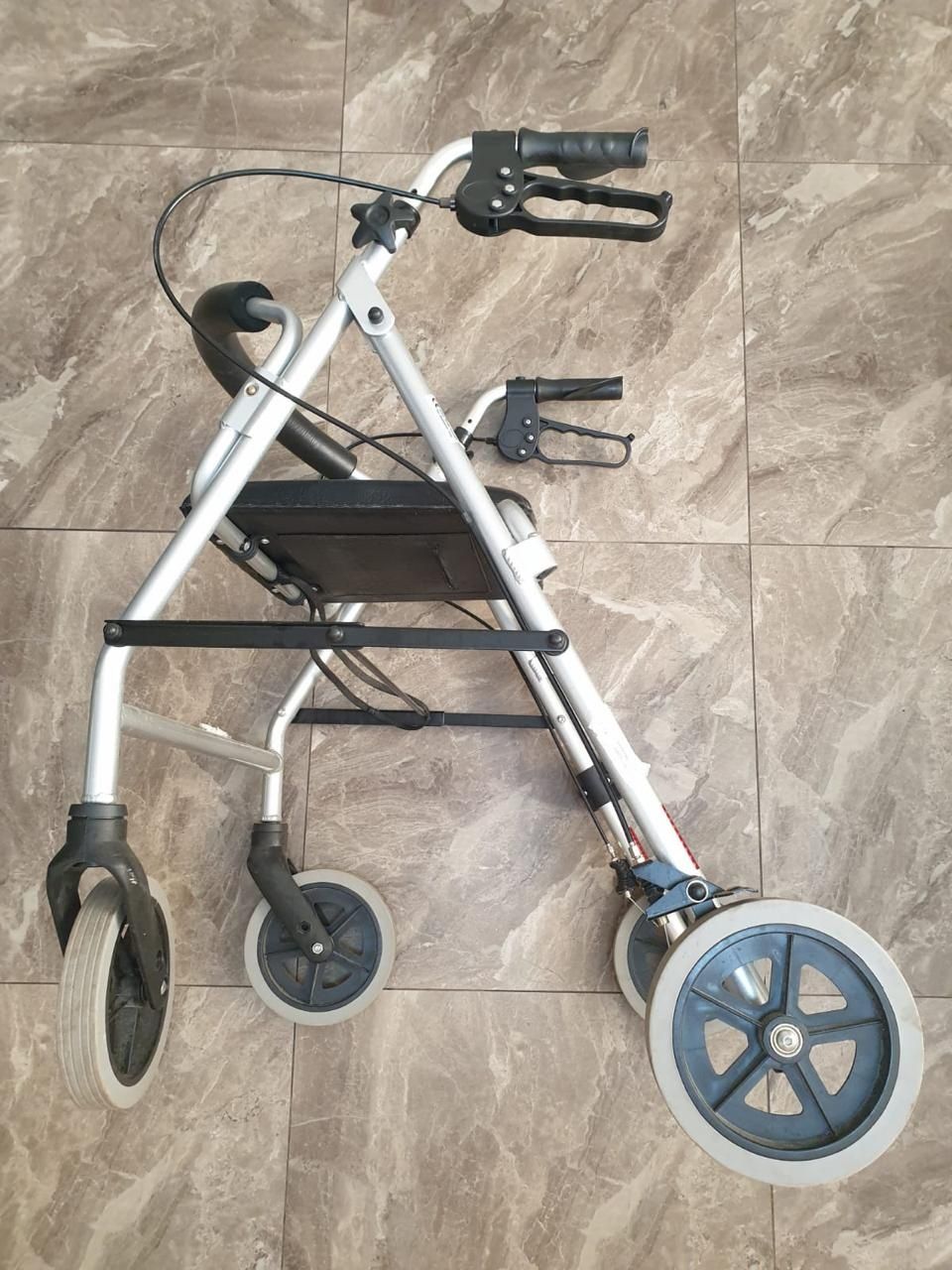 Інвалідна коляска, ходунки.