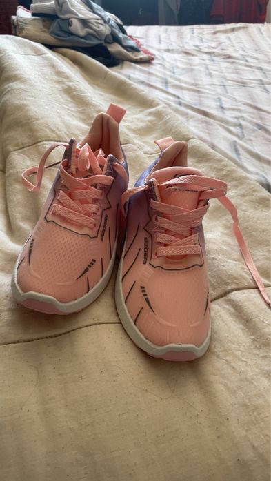 Tenis novos engano no tamnho.
