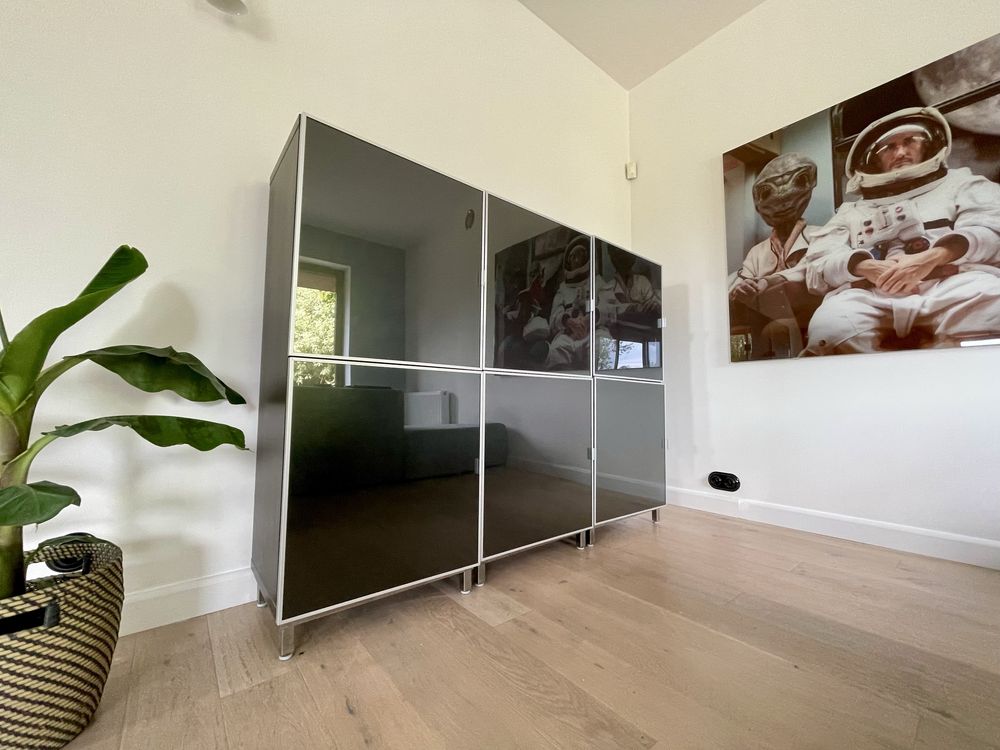 Wysoka (139 cm) czarna komoda, witryna, regał Ikea, przeszklona