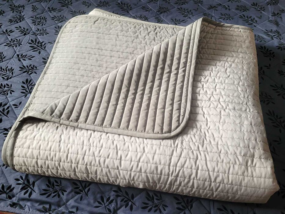 Narzuta IKEA KARIT szara 260x280 cm + 2 poduszki 40x60 cm