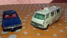 antigas miniaturas Tomica / Toyota Hiace e Corola