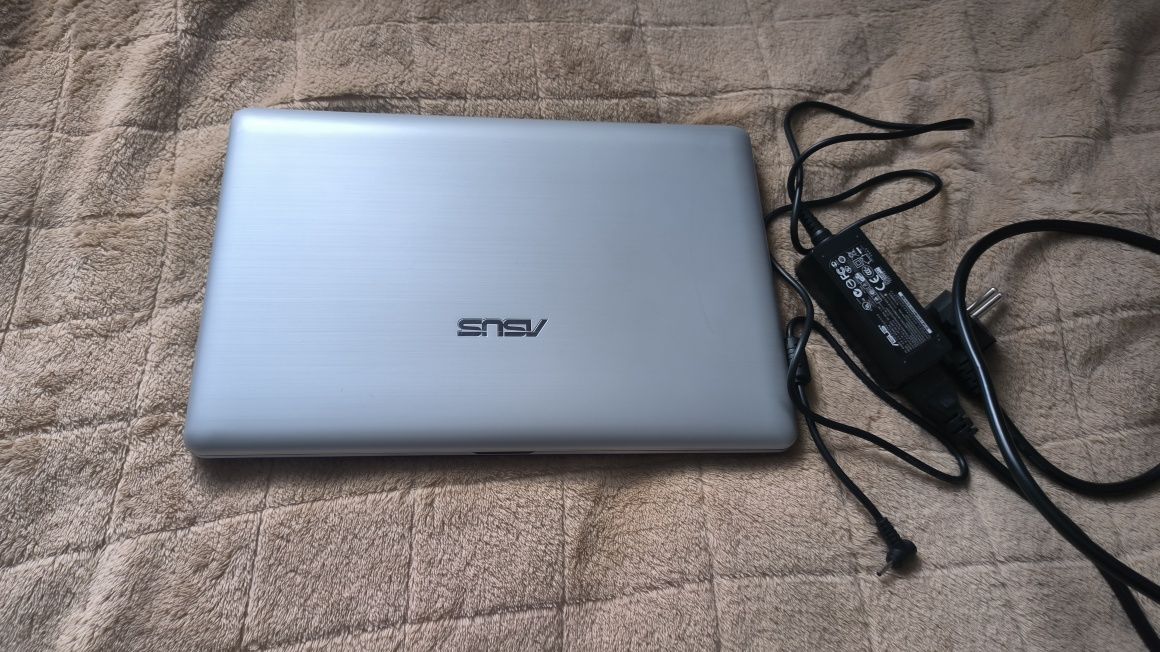 Asus Eee Pc 1215p