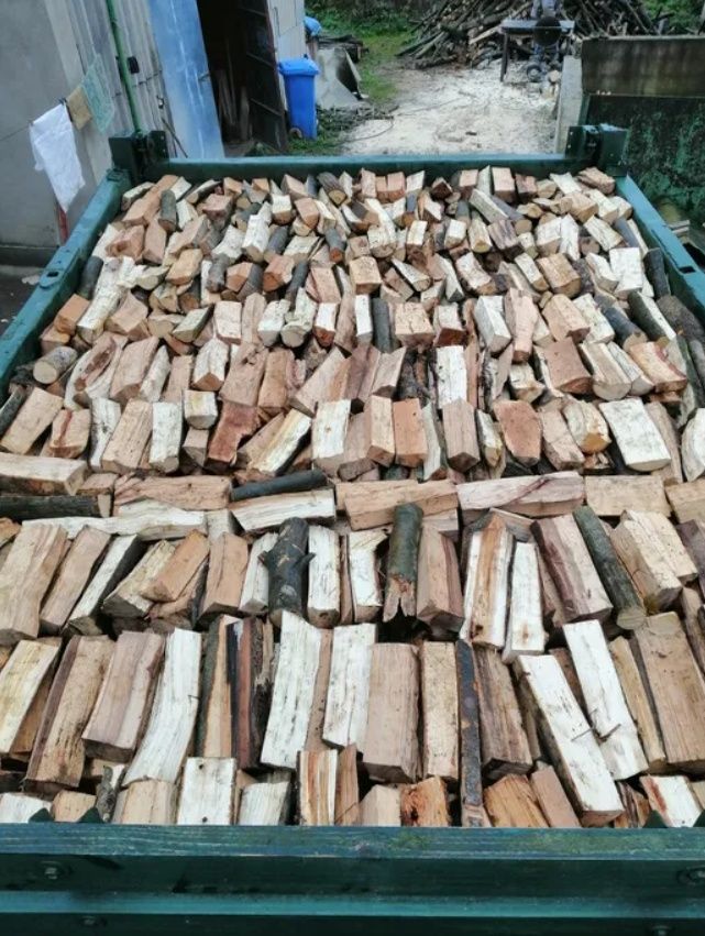 Продаж дров дуб акація оптом і роздріб, складені. 3-5-7-10-15-24 м3