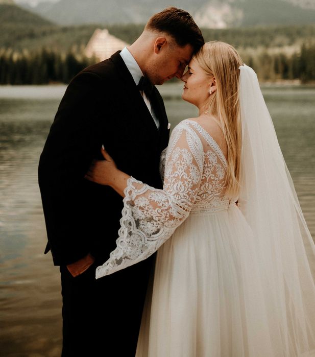 Suknia ślubna boho rustykalna z pięknym rękawem