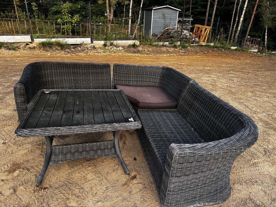 Sofa 2 m na 2 m z Parasolem 4 m