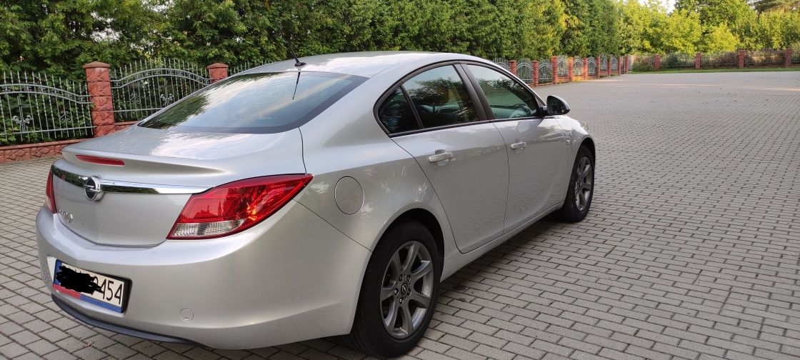 Cena do piątku Opel Insignia 2010rok 1.8 Gaz Sedan  Stan Bardzo Zadban