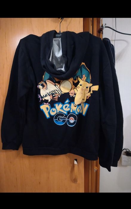 czarna bluza z kapturem na zamek Pokèmon GO