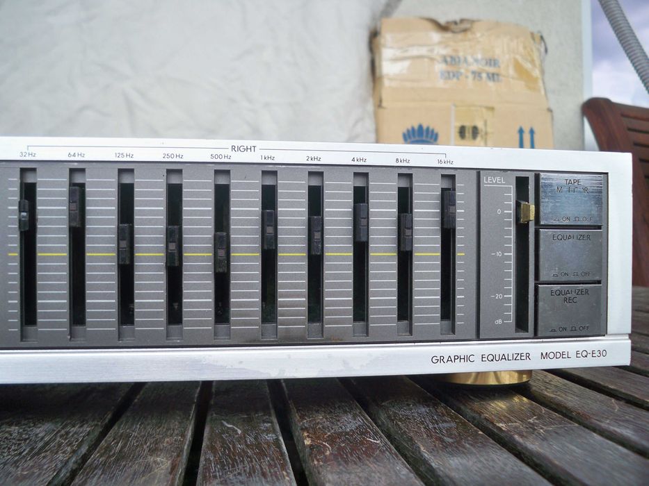 korektor equalizer Toshiba EQ-E30 (jak Pioneer SG-540 SG-550 SG-300)