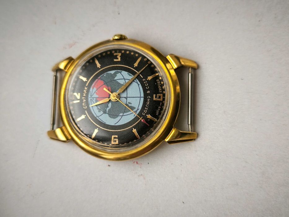 Часы спутник СССР