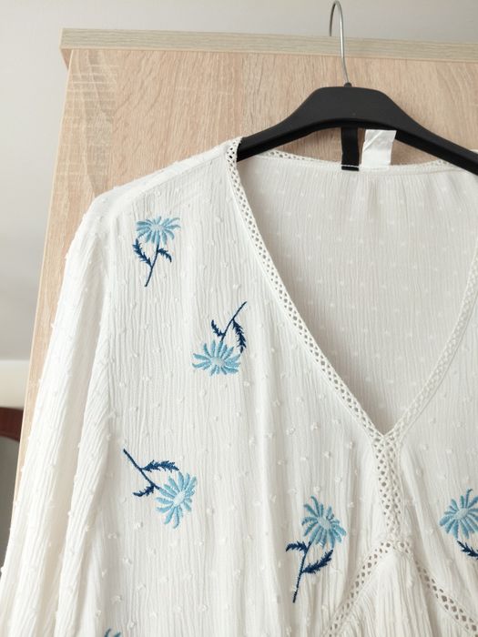 Biała bluzka damska w kwiaty z tkaniny plumeti h&m m