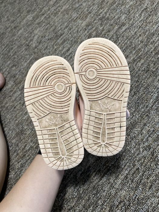 Продам кросівки