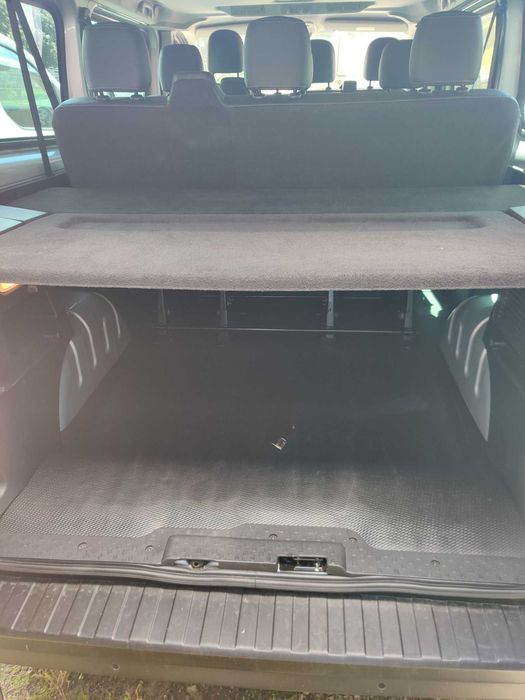 Tani wynajem busa 9 osobowego Renault Trafic ExtraLong