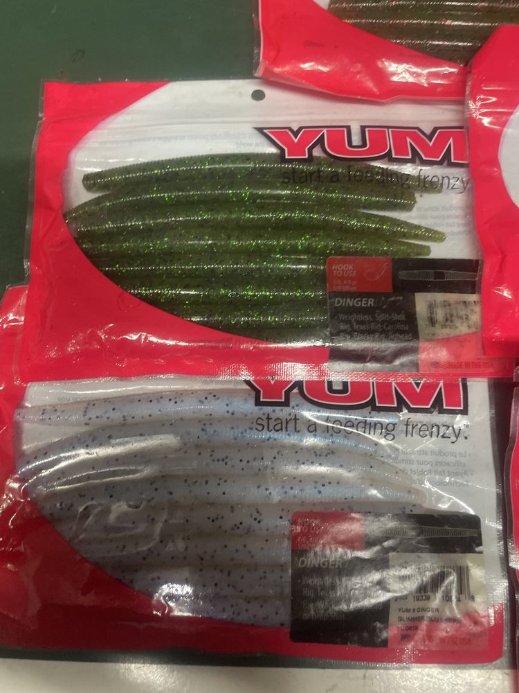 Amostras de pesca marca YUM modelo dinger 5” 12 cms