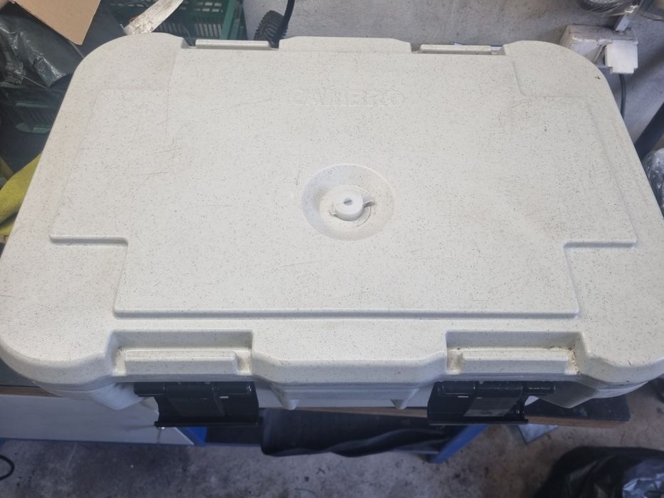 Pojemnik termoizolacyjny Cambro UPCS180 – catering, gastronomia