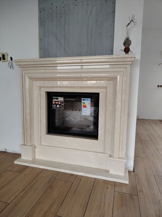 Stylowy kominek marmurowy  , portal kominkowy . od producenta