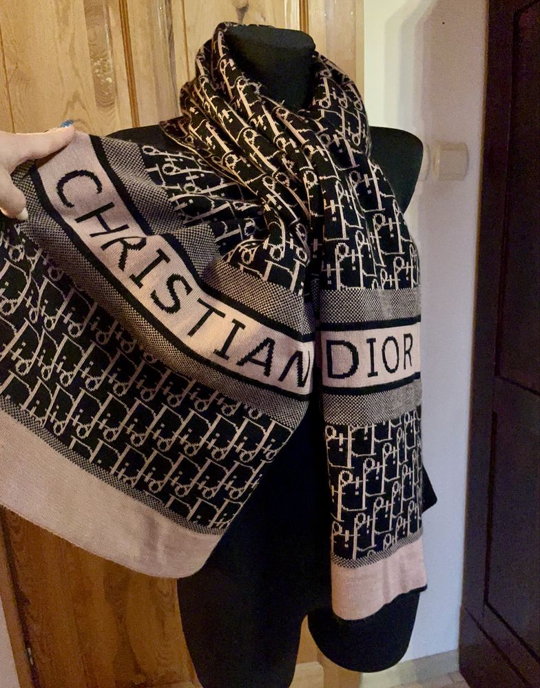 Christian Dior długi gruby szal