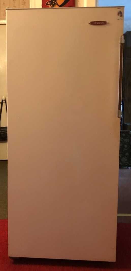 Холодильник ЗИЛ, модель 63, в рабочем состоянии