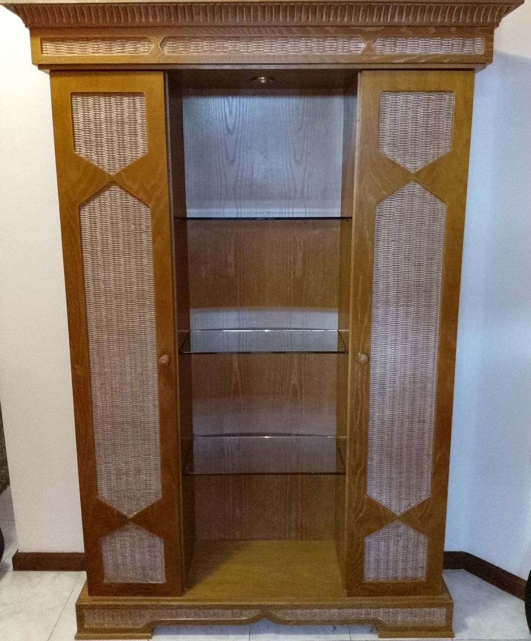 Móvel Vintage com prateleiras