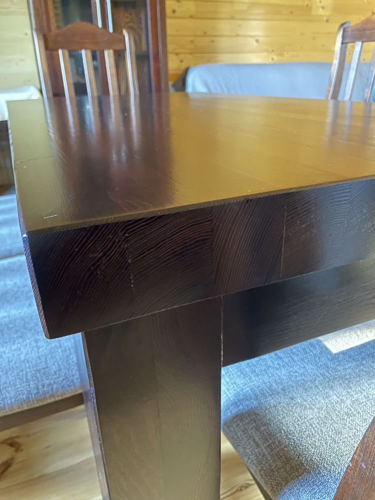 Ciemny stół z litego drewna 140x75 cm