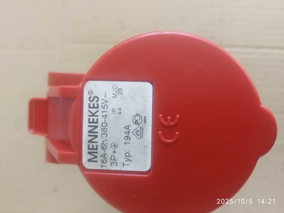 gniazdo 380V 16A 4 bolce nowe