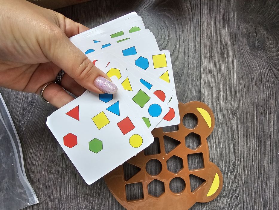 Гра монтесорі монтессорі на запам'ятовування.