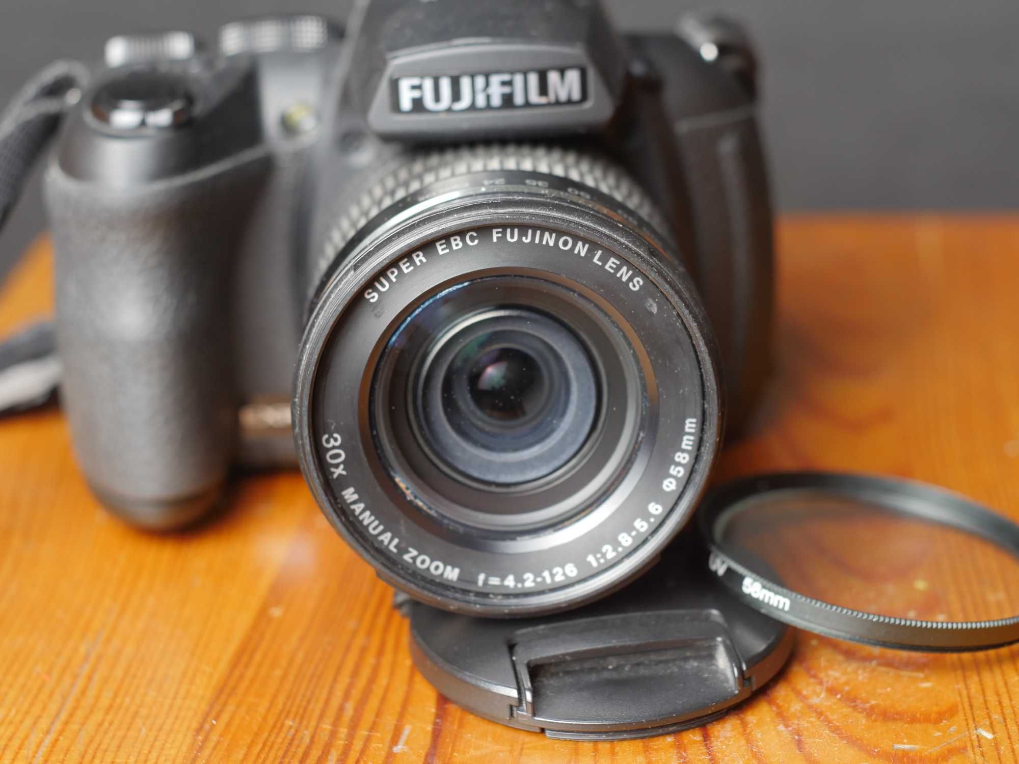 Fujifilm FinePix HS25 EXR i dodatki