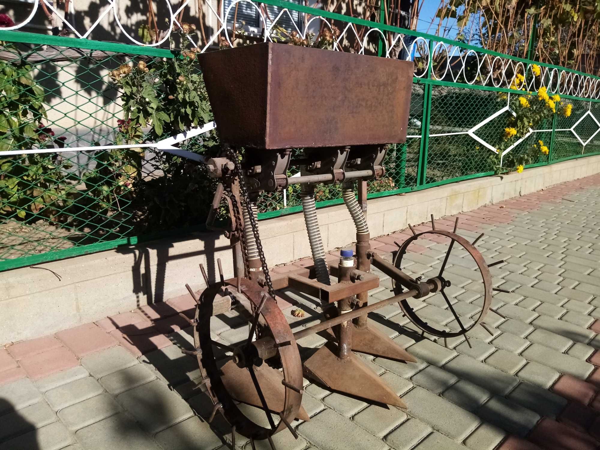 продам сеялку овощную под мотоблок
