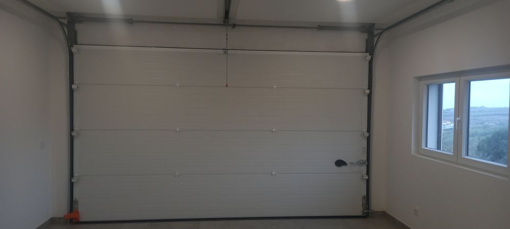 Portão  de garagem com motor