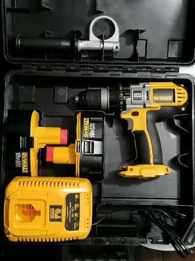 Дрель-шуруповерт DeWALT DCD920B2