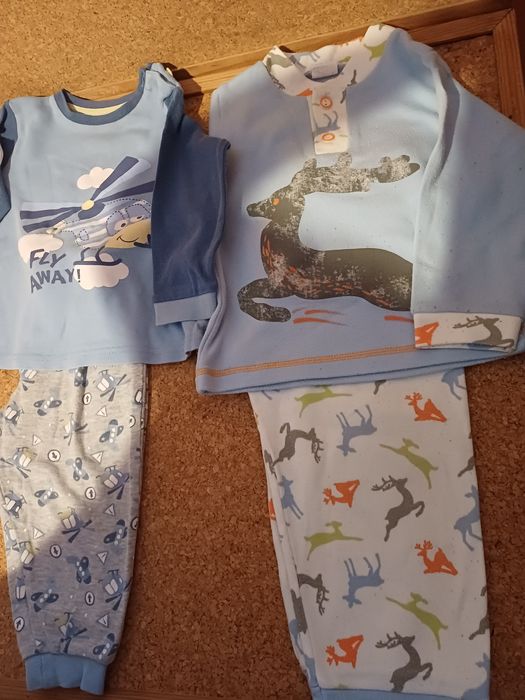 Roupa de bebé. 
Conjunto