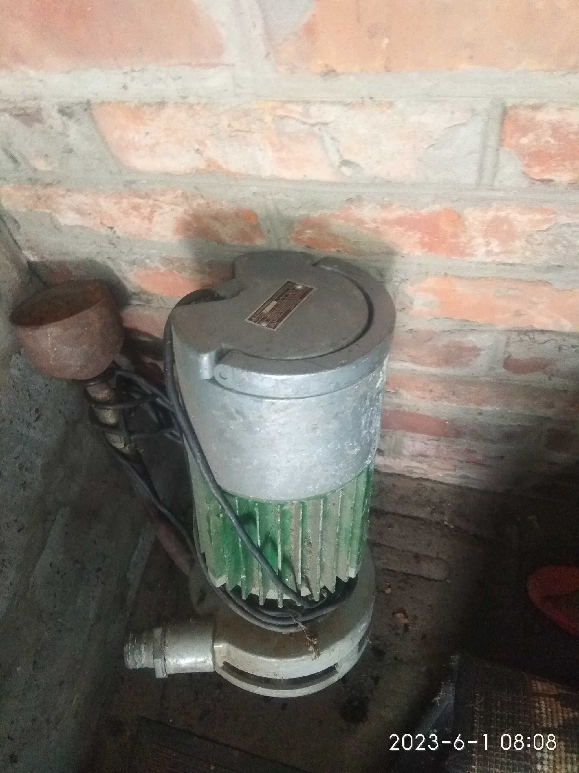 Продам насос для воды БЦН