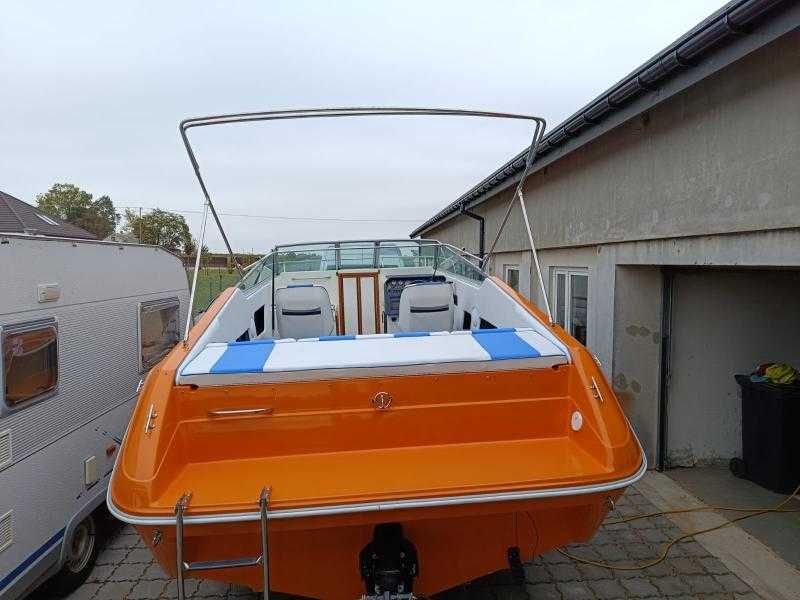 Łódź motorowa Sea Ray 220 OV